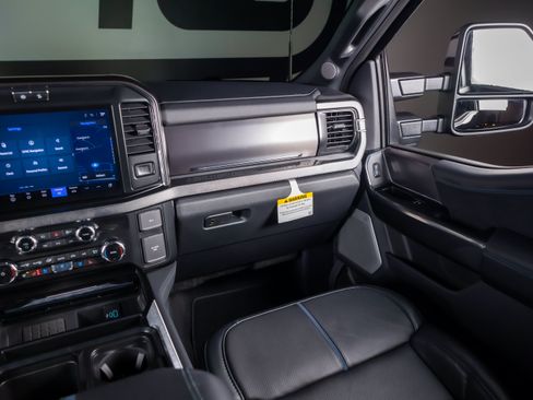 Used 2026 Ford F450 Platinum w/ FX4 Off-Road Package AWD/4WD image 8