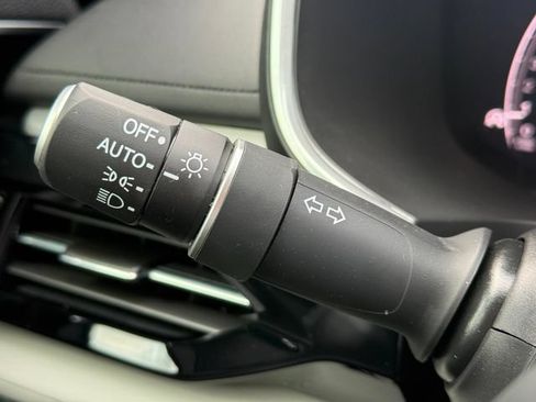 Used 2025 Acura MDX SH-AWD w/ Technology Package image 18