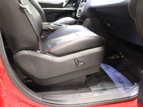 Used 2016 Dodge Grand Caravan R/T FWD image 22