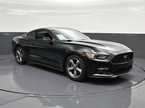 Used 2016 Ford Mustang Coupe w/ Equipment Group 051A RWD image 5