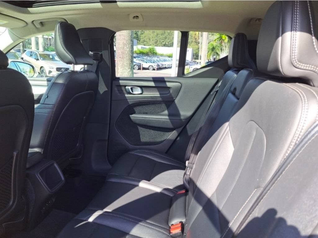 Used 2021 Volvo XC40 T5 Momentum w/ Climate Package AWD/4WD image 8