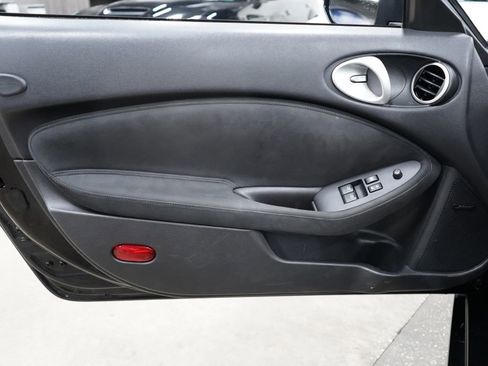 Used 2019 Nissan 370Z Touring RWD image 9