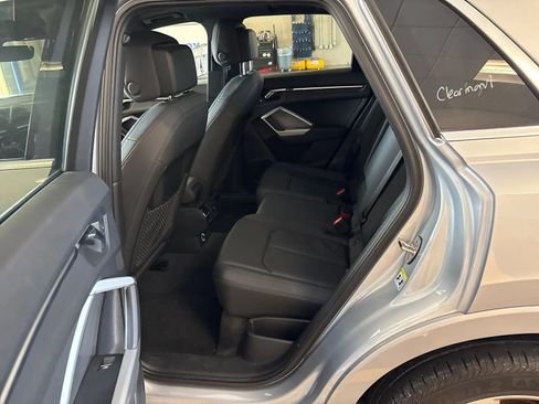 Used 2020 Audi Q3 2.0T Premium w/ Convenience Package AWD/4WD image 5