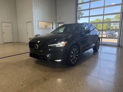 Used 2023 Volvo XC60 B5 Plus AWD/4WD image 2