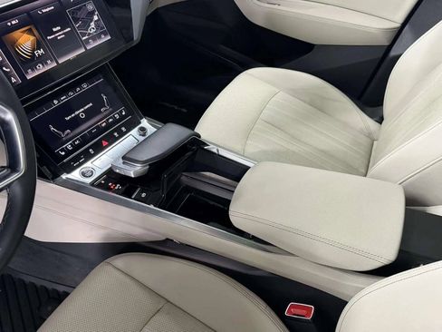 Used 2022 Audi e-tron Premium Plus image 19