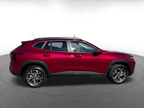 Used 2025 Chevrolet Trax LT image 16