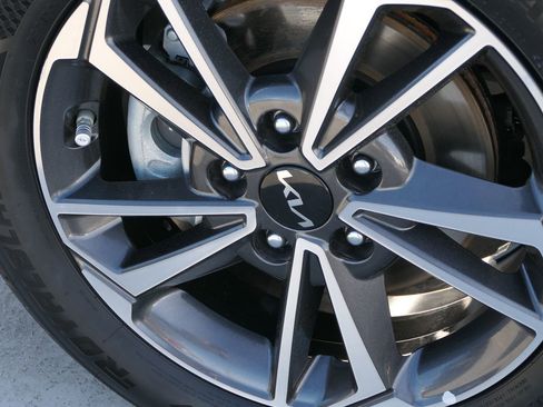 Used 2022 Kia Forte LXS image 11