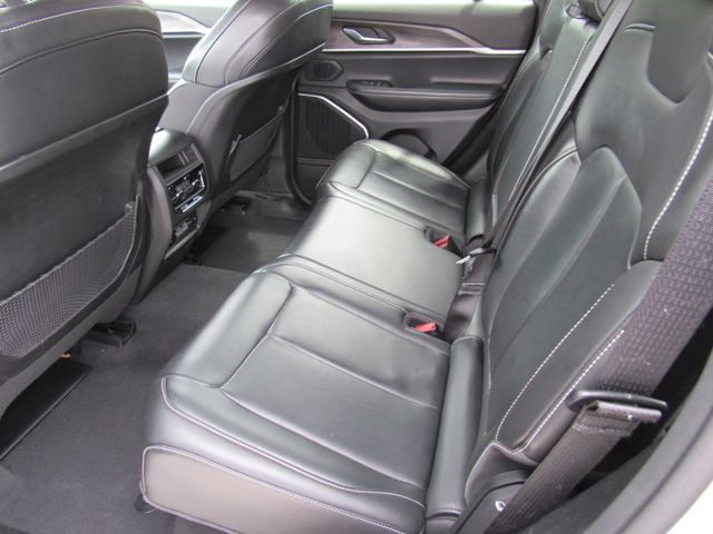 Used 2022 Jeep Grand Cherokee Limited AWD/4WD image 16