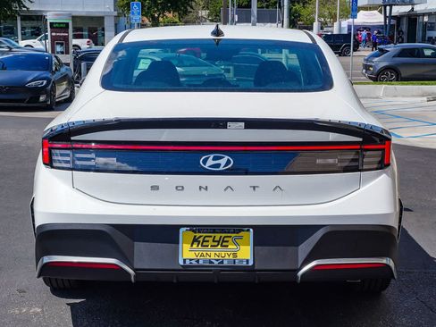 New 2025 Hyundai Sonata SE FWD image 3