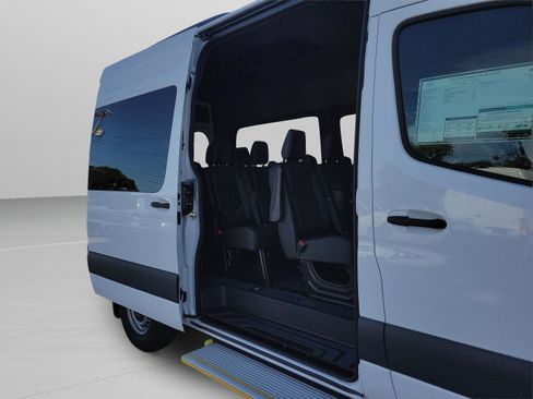 Used 2025 Mercedes-Benz Sprinter 2500 image 6