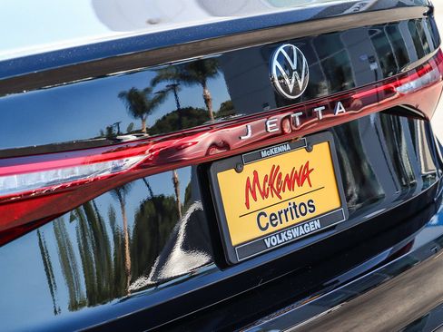 Certified 2025 Volkswagen Jetta S FWD image 11