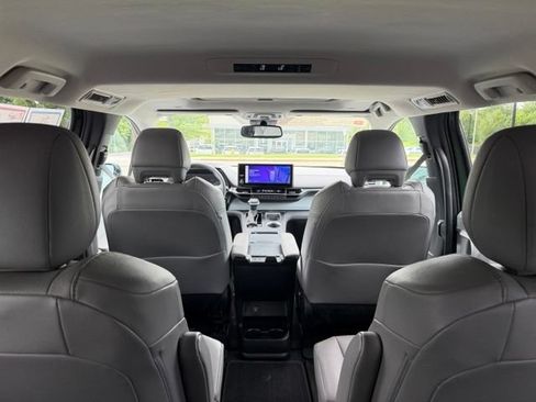 Certified 2025 Toyota Sienna XLE w/ XLE Plus Package AWD/4WD image 7
