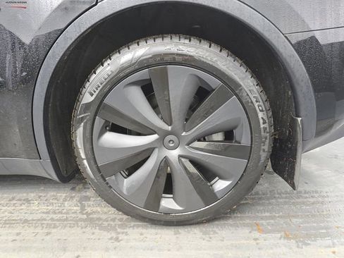 Used 2025 Tesla Model Y Long Range image 16