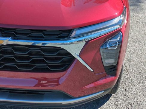 Used 2025 Chevrolet Trax LT w/ LT Convenience Package image 10