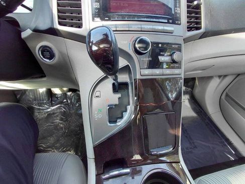 Used 2010 Toyota Venza FWD image 19