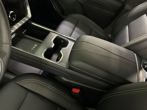 Used 2025 GMC Acadia Elevation w/ Elevation Premium Package AWD/4WD image 17