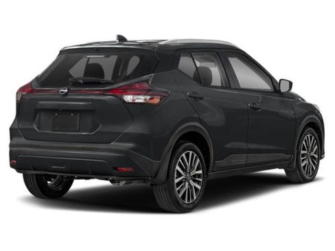 Used 2022 Nissan Kicks SV FWD image 2