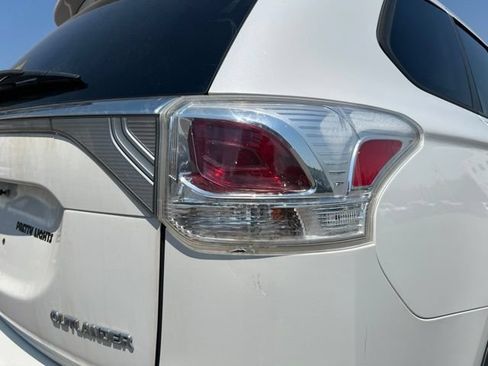 Used 2015 Mitsubishi Outlander SE AWD/4WD image 12