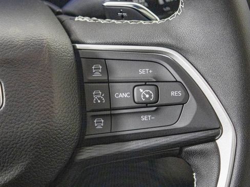 New 2025 Jeep Grand Cherokee L Altitude image 31