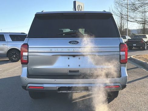 Used 2023 Ford Expedition Max XLT image 4