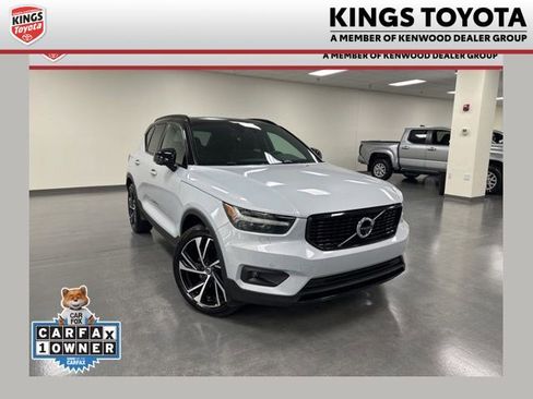 Used 2022 Volvo XC40 T5 R-Design w/ Advanced Package image 1