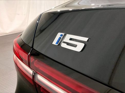 Used 2024 BMW i5 eDrive40i w/ Premium Package RWD image 9