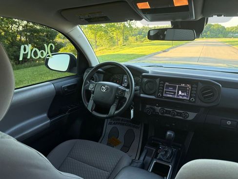 Used 2022 Toyota Tacoma SR w/ SR Convenience Package RWD image 16