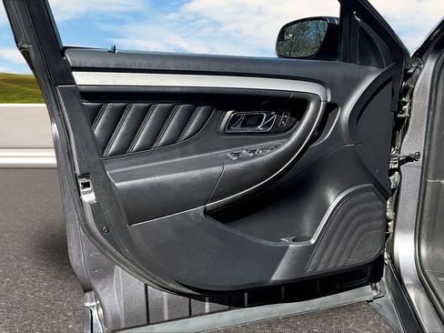 Used 2013 Ford Taurus SEL image 12