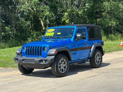 Used 2024 Jeep Wrangler Sport AWD/4WD image 3
