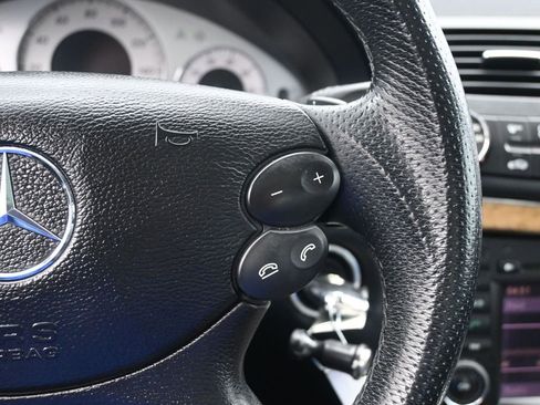 Used 2009 Mercedes-Benz E 350 4MATIC Sedan image 10