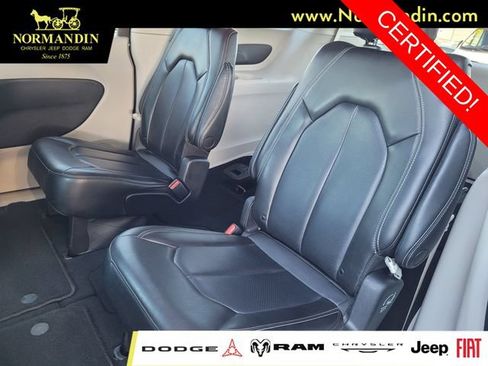 Certified 2023 Chrysler Pacifica Touring-L FWD image 17