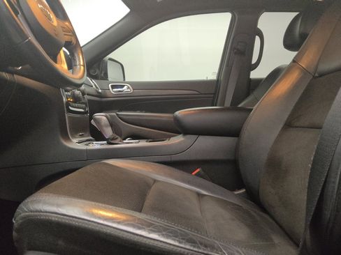 Used 2019 Jeep Grand Cherokee Altitude RWD image 17