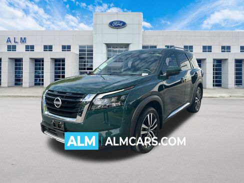 Used 2025 Nissan Pathfinder Platinum FWD image 1