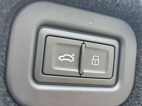 Used 2024 Bentley Continental GT image 17