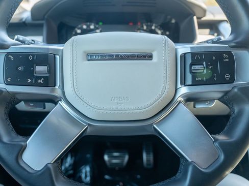 Used 2023 Land Rover Discovery Metropolitan Edition AWD/4WD image 15