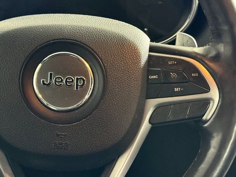 Used 2017 Jeep Grand Cherokee Altitude image 20