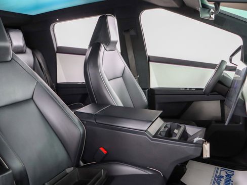 Used 2024 Tesla Cybertruck AWD Crew Cab image 24