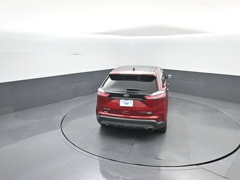 Certified 2019 Ford Edge Titanium w/ Cold Weather Package AWD/4WD image 32