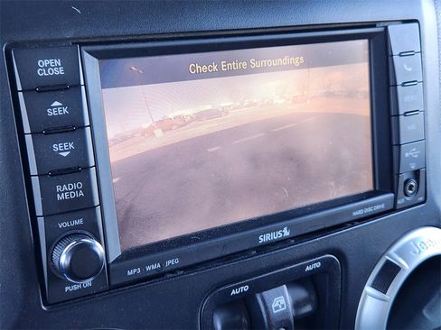 Used 2014 Jeep Wrangler Unlimited Rubicon w/ Connectivity Group image 18