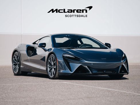 Used 2023 McLaren Artura RWD image 13