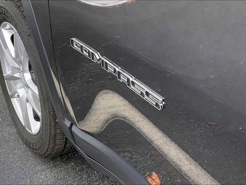 Used 2022 Jeep Compass Latitude image 30