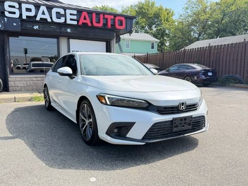 Used 2022 Honda Civic Touring image 4