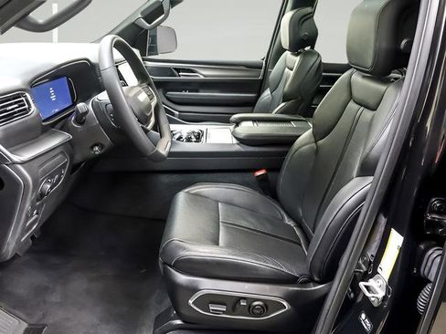 Used 2024 Jeep Wagoneer Series II w/ Convenience Group I AWD/4WD image 8