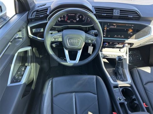 Used 2025 Audi Q3 2.0T Premium image 15