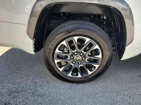 Used 2024 Toyota Tundra Limited AWD/4WD image 30