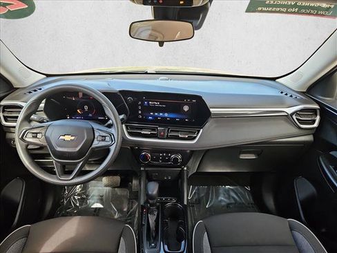 Used 2025 Chevrolet TrailBlazer LT AWD/4WD image 17