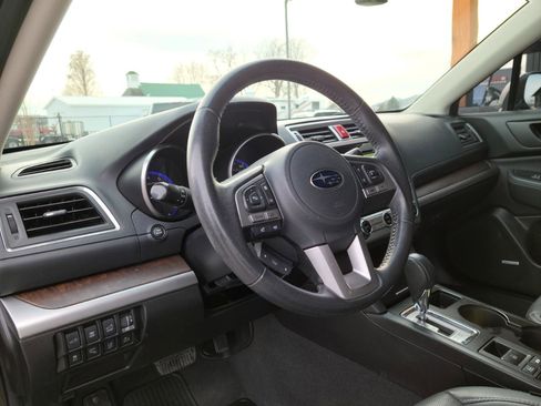 Used 2017 Subaru Outback 2.5i Limited image 9