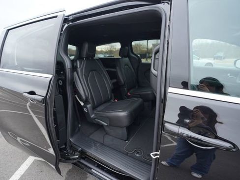New 2026 Chrysler Pacifica Select image 19