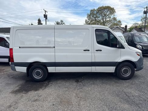 Used 2021 Mercedes-Benz Sprinter 1500 w/ Premium Package image 10