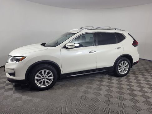 Used 2020 Nissan Rogue SV FWD image 2